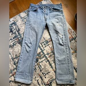 Levi’s 501 100% cotton loved worn distressed jeans size w33L30